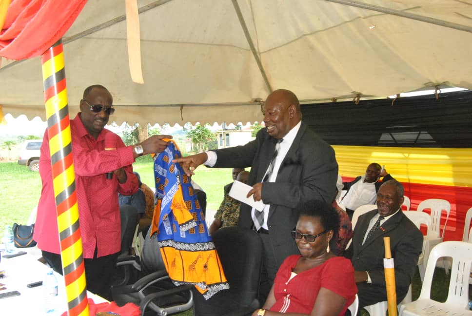 Gen Saleh Hawks Locally Made Items, Excites Kabarole Residents