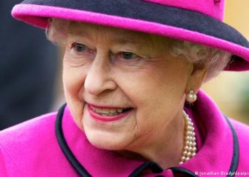 Queen Elizabeth Tests Positive for Covid-19