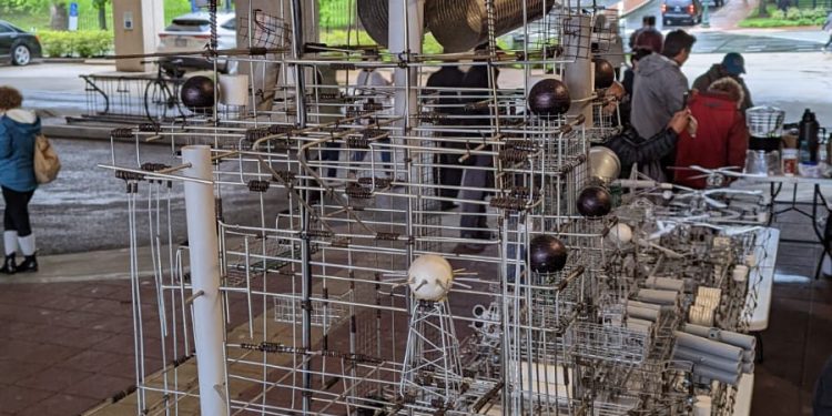 Pictorial: Ugandan Warship Built Entirely from Wire Wows Crowds at Washington Exhibition