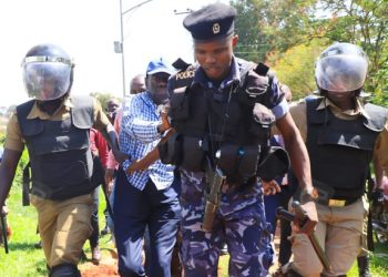 Besigye Arrested Attempting to Resume Walk-To-Work Protests over Commodity Prices