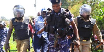 Besigye Arrested Attempting to Resume Walk-To-Work Protests over Commodity Prices