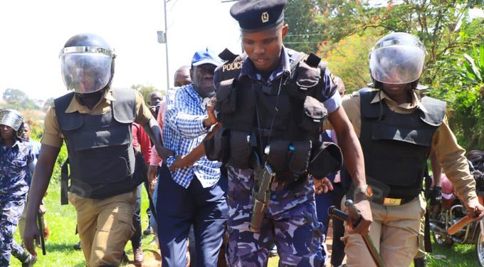 Besigye Arrested Attempting to Resume Walk-To-Work Protests over Commodity Prices