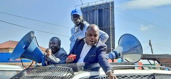 Drama as Police Block Besigye from Driving to Kampala City