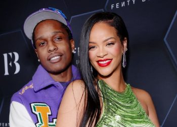 Rihanna Gives Birth to Baby Boy