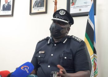 Police Arrest 12 Members of Extortion Ring Threatening Headteachers with Burning of Schools