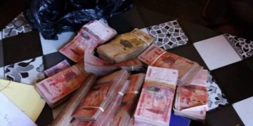 Maj Gen Katsigazi Lauds Kamuli Officers for Recovering Shs30m Stolen by Security Guard