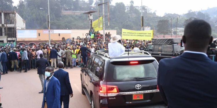 Museveni Returns to Heroic Welcome at Katuna Border Town