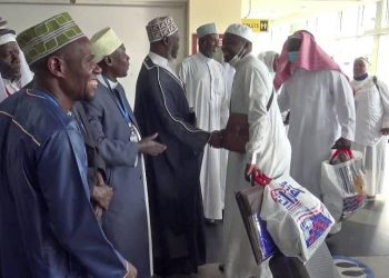 First  batch of Muslim Pilgrims Return from Makkah