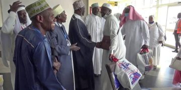 First batch of Muslim Pilgrims Return from Makkah