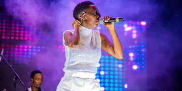 Pictorial: Azawi Outdoes Herself at Maiden Concert