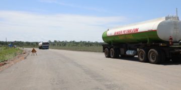 Traffic Flow Resumes on Olwinyo-Pakwach Road After Heavy Floods