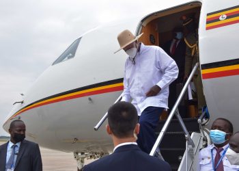 Museveni Arrives in Vietnam, will Hold Bilateral Talks with President Nguyễn Xuân Phúc