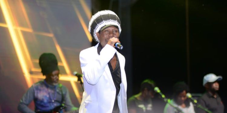 Madoxx Revives Good Old Days at Roast & Rhyme