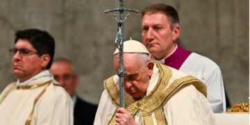 Pope Francis Returns from Hospital to Lead Easter Mass