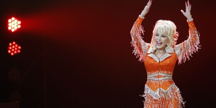 Dolly Parton Sets 3 Guinness World Records