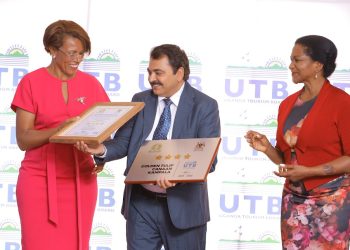 UTB Presents Star Ratings Plaques to Recently Graded and Classified Hotels