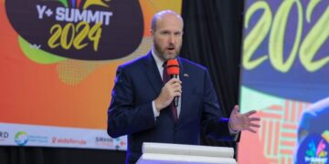 US Ambassador Calls for Community Involvement in Fight Against HIV/AIDS