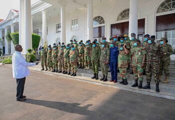 Museveni Tips Zimbabwe Staff College Participants on Prosperity
