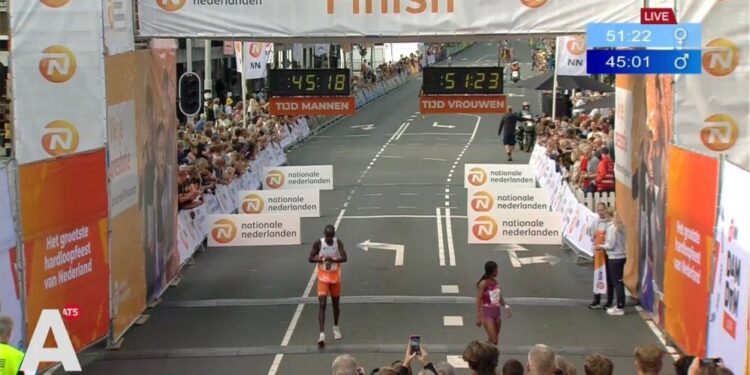 Joshua Cheptegei Finishes 2nd in NN Dam Tot Damloop 10-mile Road Race in Amsterdam