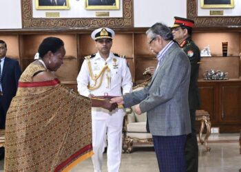 Uganda’s High Commissioner to Bangladesh Prof. Kikafunda Presents Credentials to President Shahabuddin