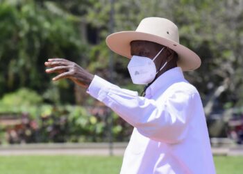 Museveni Urges Public Administrators to Liaise with Political Leaders for Effective Administration