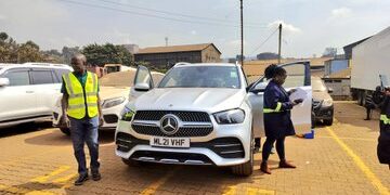 Mercedes Becomes First Private Vehicle to be Fitted with Digital Number Plates