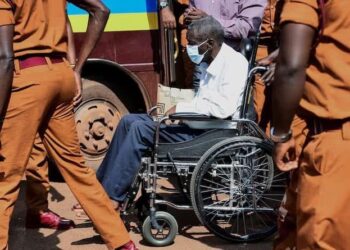 Besigye Calls Off Hunger Strike
