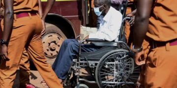 Besigye Calls Off Hunger Strike