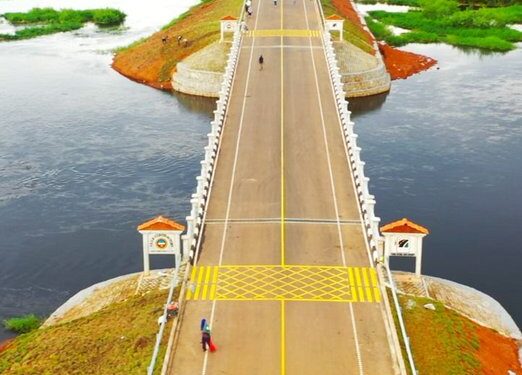 Kadaga Commissions Saaka Bridge, Paliisa & Kumi Town Roads to Boost Trade and Safety