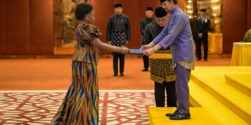 Amb Betty Bigombe Presents Credentials to Brunei Sultan