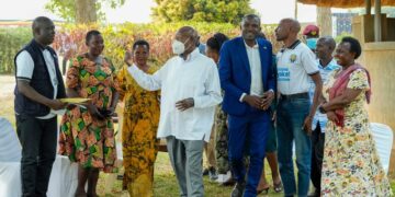 Museveni Meets Families of Fallen FRONASA Comrades in Busoga