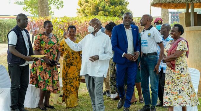Museveni Meets Families of Fallen FRONASA Comrades in Busoga
