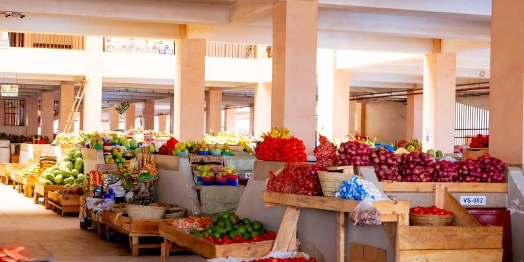 Gov’t Offers 2,300 Free Market Stalls to Relocate Street Vendors
