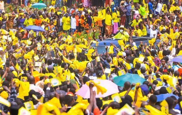 Museveni Receives Heroic Welcome in Kazo