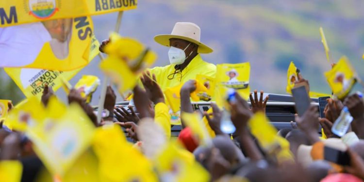 Museveni Wraps Up Bunyoro Campaign, Woos Kakumiro Voters