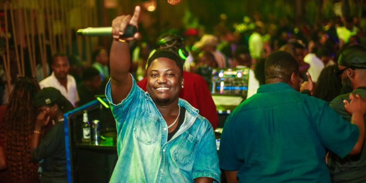 DJs Mask and Black Charles Deliver La Sunday Party