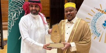 Amb Dr Yahya Ssemuddu Wins Prestigious Madinah Alumni Award
