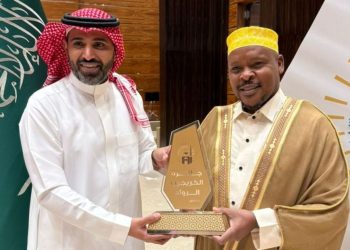 Amb Dr Yahya Ssemuddu Wins Prestigious Madinah Alumni Award