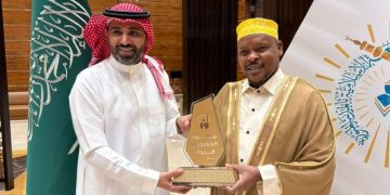 Amb Dr Yahya Ssemuddu Wins Prestigious Madinah Alumni Award