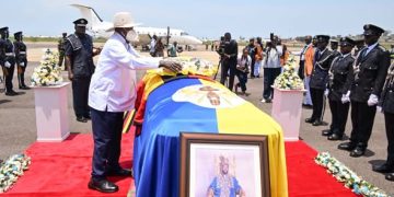 Museveni Receives King Oyo’s Remains, Hails Fallen Tooro Monarch as Good Leader