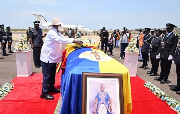 Museveni Receives King Oyo’s Remains, Hails Fallen Tooro Monarch as Good Leader